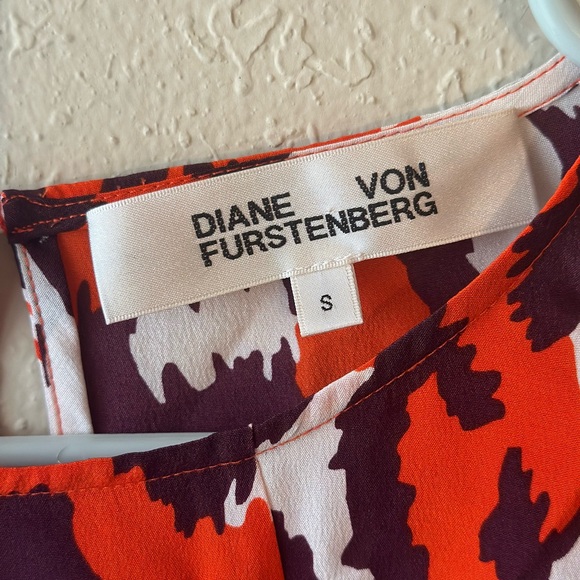Diane Von Furstenberg Orange Cheetah Print Bateau Neckline Blouse Size Small - Picture 2 of 3